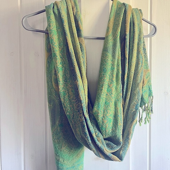 Scarf - Picture 1 of 2